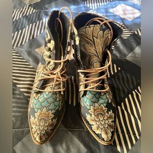 Paisley blue print lace up boots